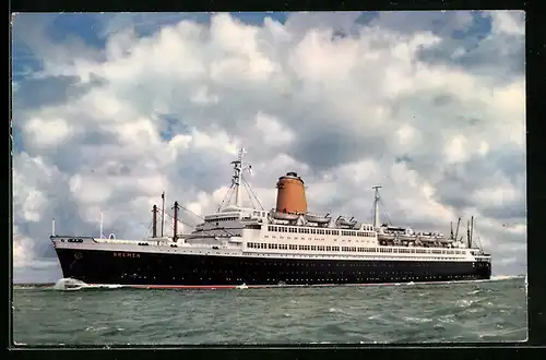 AK Passagierschiff T. S. Bremen vor der Küste