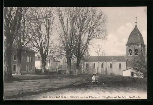 AK Saint-Jean-de-Niost, La Place de l`Eglise et la Mairie-Ecole