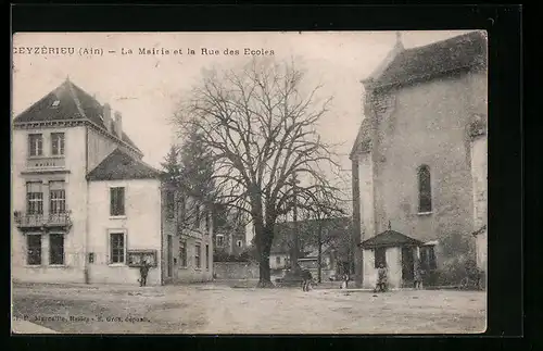 AK Ceyzèrieu, La Mairie et la Rue des Ecoles