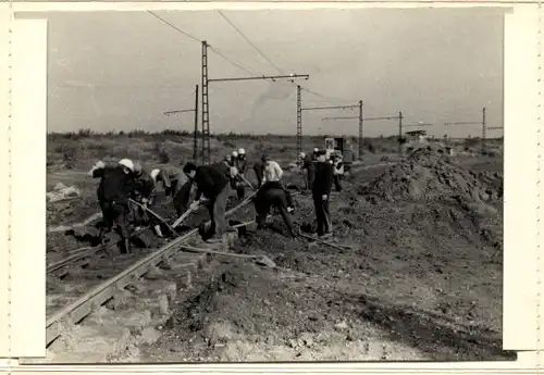 6 Fotografien Ansicht Borna, VEB Braunkohlekombinat Borna, Sommerinitiative der FDJ 1974, Studentenlager Freundschaft