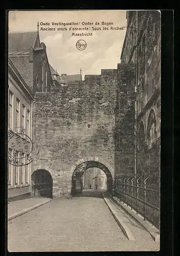 AK Maastricht, Oude Vestingwallen, onder de Bogen Anciens murs d`enceinte