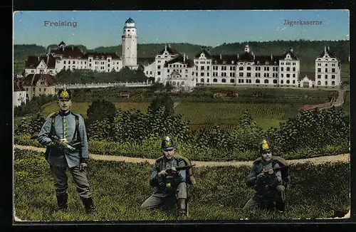 AK Freising, Jägerkaserne hinter Soldaten und Feldern