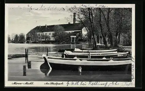 AK Mirow /Meckl, Boote und Gebäude am Stadtpark