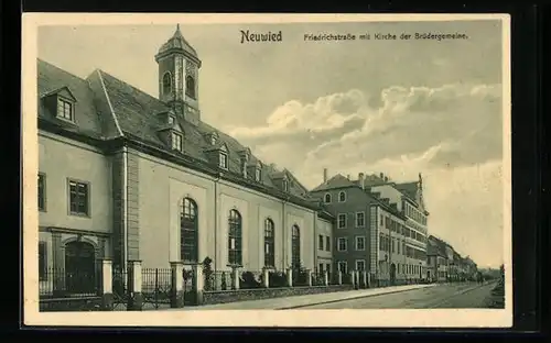 AK Neuwied, Friedrichstrasse mit Kirche der Brüdergemeine