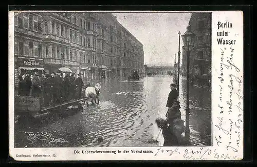 AK Berlin-Kreuzberg, Die Überschwemmung, Yorkstrasse mit Geschäft bei Hochwasser