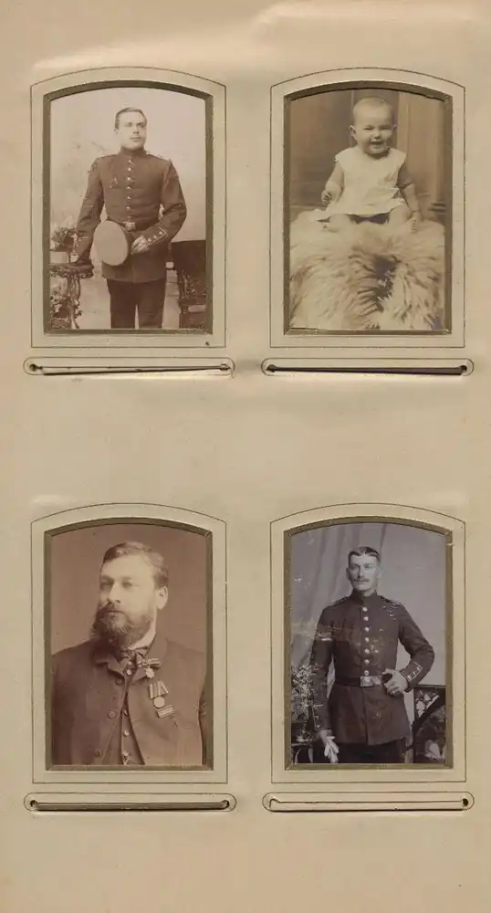 Fotoalbum mit 39 Fotografien Polizei Mylau i. V., 25 jähr. Dienstjubiläum, Wachtmeister, Uniform, Orden, EK, Pickelhaube 25