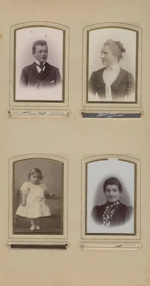 Fotoalbum mit 39 Fotografien Polizei Mylau i. V., 25 jähr. Dienstjubiläum, Wachtmeister, Uniform, Orden, EK, Pickelhaube 26