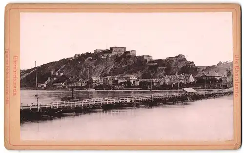 Fotografie Friedrich Szesztokat, Köln, Ansicht Ehrenbreitenstein, Blick über die Ponton Brücke auf den Ort