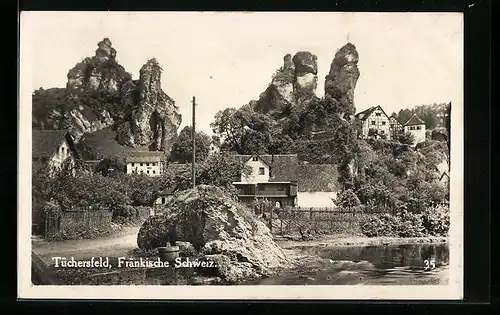 AK Tüchersfeld /Fränkische Schweiz, Ortsansicht mit Häusern und Felsen