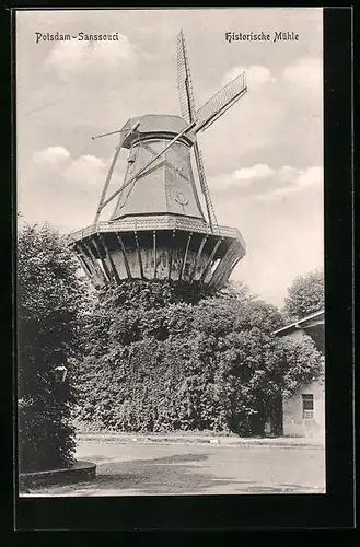 AK Potsdam-Sanssouci, Historische Windmühle, Strassenansicht