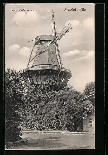 AK Potsdam-Sanssouci, Historische Windmühle mit Strassenabzweig