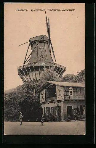 AK Potsdam, Historische Windmühle bei Sanssouci, Strassenansicht