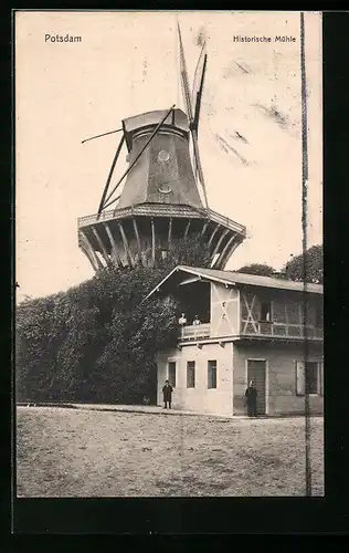 AK Potsdam, Historische Windmühle und Nebenhaus, Strassenansicht