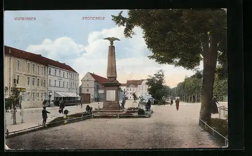 AK Gumbinnen, Promenade mit Denkmal