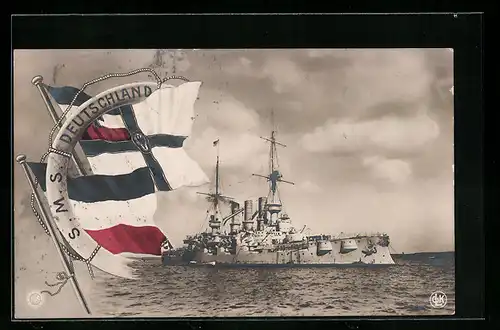 AK Kriegsschiff SMS Deutschland, Reichskriegsflagge und Wappen