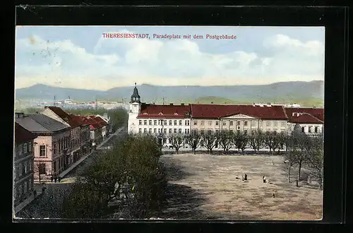 AK Theresienstadt / Terezin, Paradeplatz mit Postgebäude