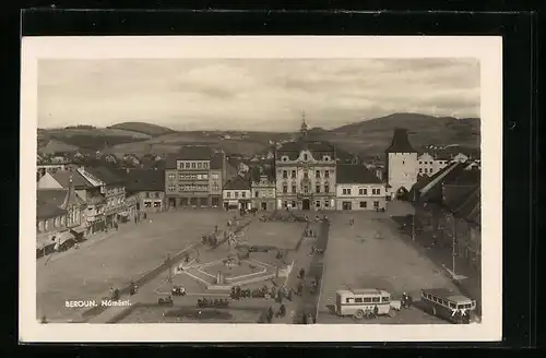 AK Beraun / Beroun, Marktplatz mit Rathaus