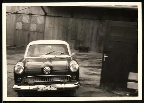 Fotografie Auto Ford Taunus Weltkugel