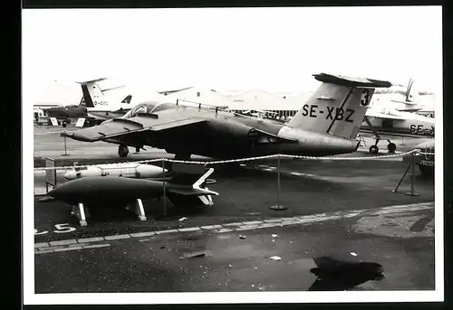 Fotografie Flugzeug Jagdflugzeug, Experimental-Flugzeug Kennung SE-XBZ bei einer Luftfahrtausstellung