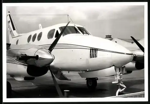 Fotografie Flugzeug Beechcraft King Air 90, Zweimotoriger Niederdecker