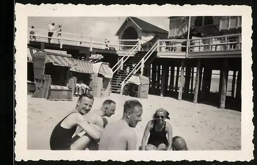 Fotografie Knospe, Sellin, Ansicht Sellin / Rügen, Badegäste im Strandbad vor der Seebrücke 1935