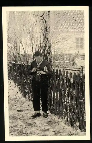 Fotografie Fotograf mit Fotoapparat im Winter abgelichtet