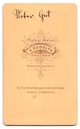 Fotografie E. Rudolph, Hof, Portrait Herr Notar Gut im Anzug mit Fliege und Brille