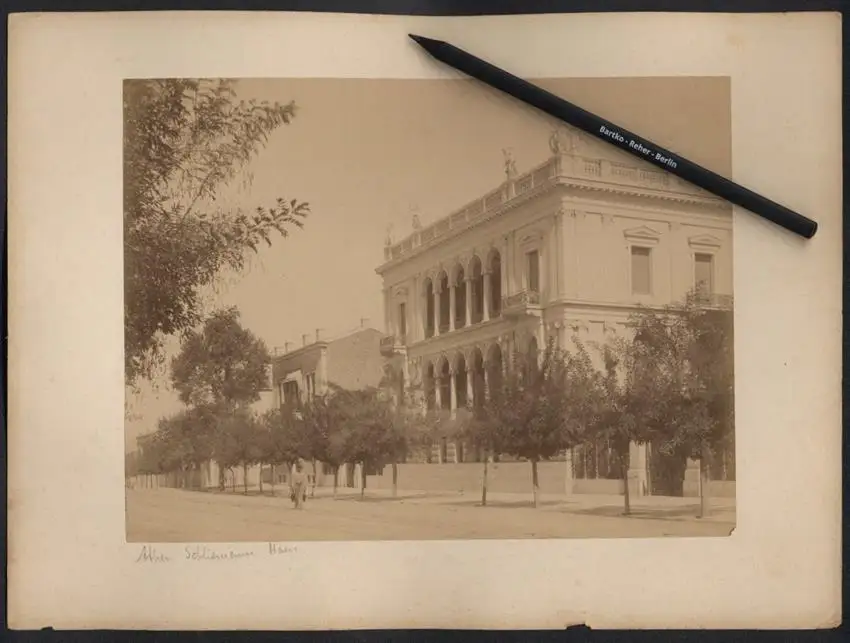 Fotografie unbekannter Fotograf, Ansicht Athen, Strassenpartie am Wohnhaus Heinrich Schliemann, Haus Iliou Melathron 0