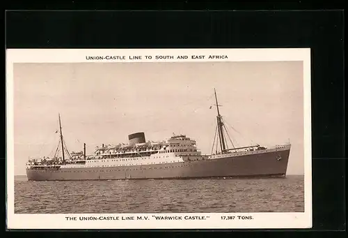 AK Passagierschiff M.V. Warwick Castle auf hoher See