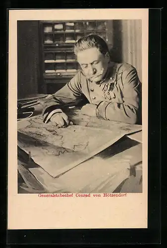 AK Heerführer Generalstabschef Conrad von Hötzendorf, Portrait in Uniform beim Kartenstudium