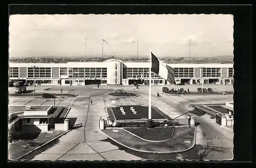 AK Bourget-Dugny, Empfangsgebäude des Flughafens aus der Vogelschau