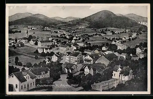 AK Prackenbach /Bay., Ortsansicht mit Bergen aus der Vogelschau