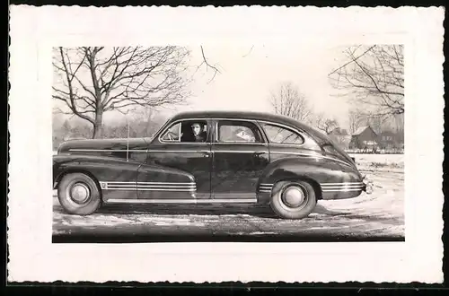 Fotografie Auto Pontiac, US-Car, Fahrer in Limousine sitzend