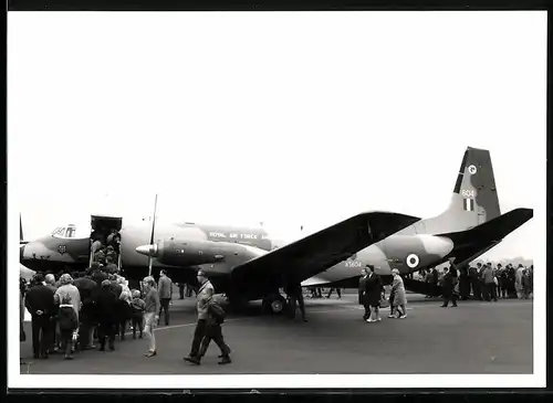 Fotografie Flugzeug, transportflugzeug Royal Air Force Air Support Command, Kennung XS604
