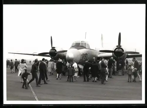 Fotografie Flugzeug Convair CV-440, Zweimotoriges Passagierflugzeug