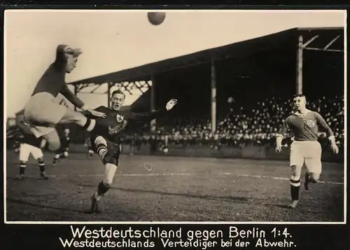 Fotografie unbekannter Fotograf, Ansicht Berlin, Fussballspiel Berlin schlägt Westdeutschland 4:1