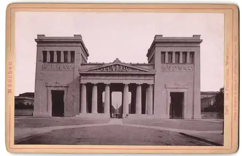 Fotografie Römmler & Jonas, Dresden, Ansicht München, Blick auf das Propyläen von der Westseite