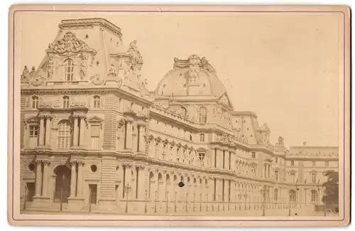 Fotografie unbekannter Fotograf, Ansicht Paris, Partie am Louvre Museum