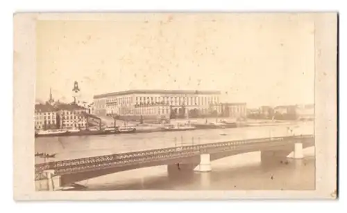 Fotografie unbekannter Fotograf, Ansicht Stockholm, Blick über die Brücke auf das Stockholmer Schloss