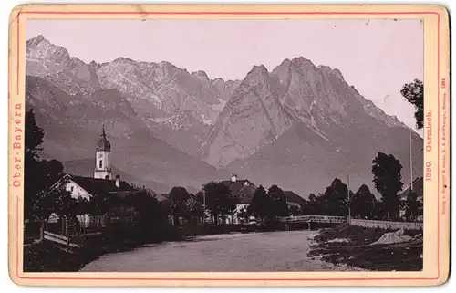 Fotografie Römmler & Jonas, Dresden, Ansicht Garmisch, Blick auf die Kirche St. Martin im Ort