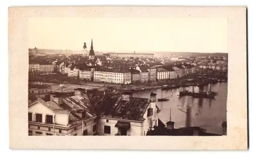 Fotografie unbekannter Fotograf, Ansicht Stockholm, Blick über die Stadt mit Hafenpartie