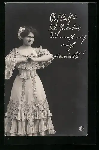 Foto-AK RPH Nr.1168 /7: Junge Frau im hübschen Kleid