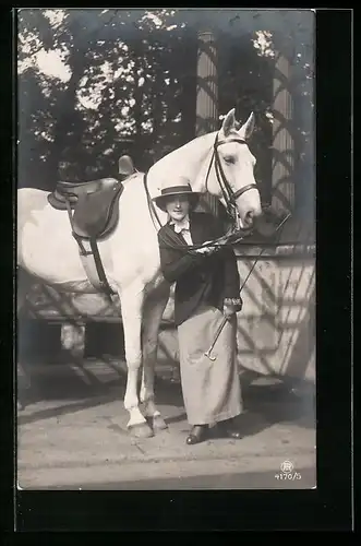 Foto-AK RPH Nr. 4170 /5: Junge Frau mit weissem Pferd