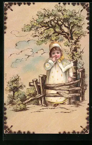 Holzbrand-Imitations-AK Kleines Mädchen mit gelber Mütze an einem Gatter