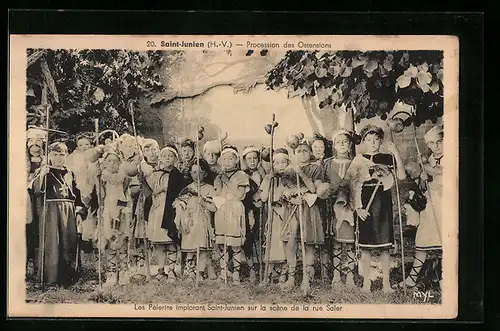 AK Saint Junien, Procession des Ostensions, Les Pelerins, Scene de la rue Saler