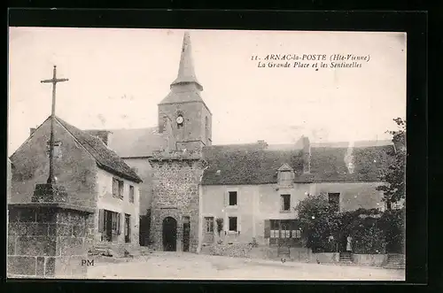 AK Arnac-la-Poste, La Grande Place et les Sentinelles