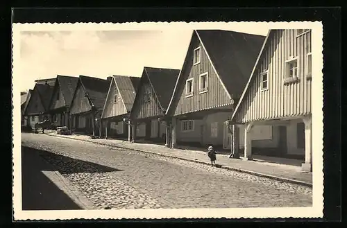 AK Mittelwalde, Holzlauben auf der Sudetendeutschen Strasse