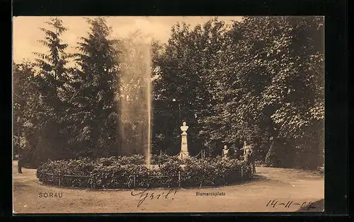 AK Sorau, Bismarckplatz mit Fontäne