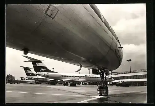 AK Berlin-Schönefeld, Flughafen, Flugzeuge der Interflug, TU 134 A vor der neuen Passagierabfertigung