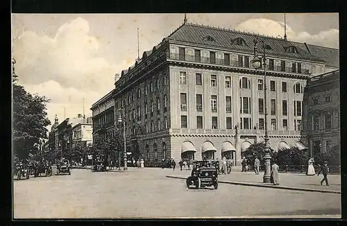 AK Berlin, Unter den Linden mit Hotel Adlon